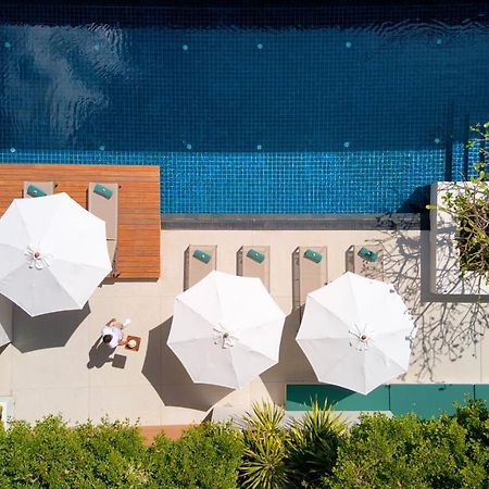 Outrigger Surin Beach Resort - Sha Extra Plus Praia de Surin Exterior foto The pool at the Beverly Hills Hotel