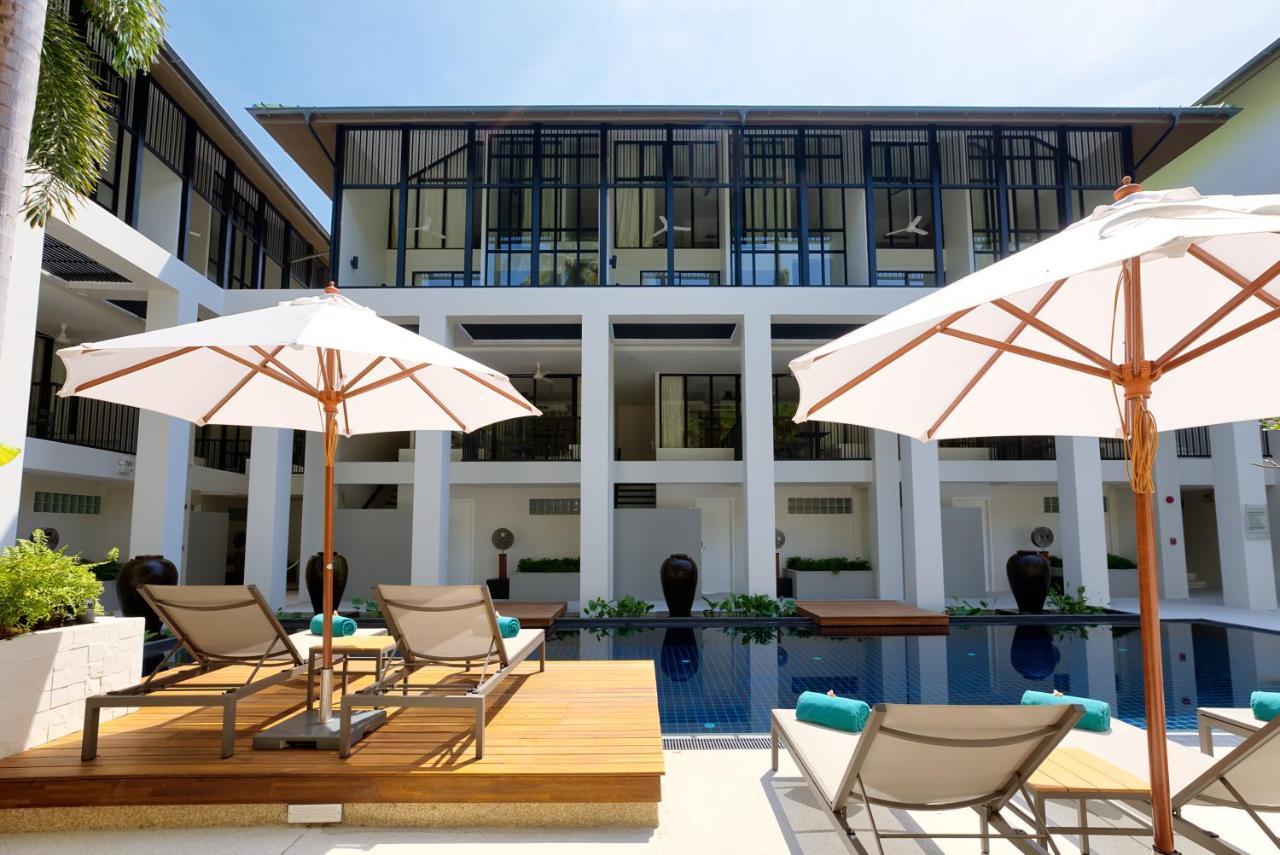 Outrigger Surin Beach Resort - Sha Extra Plus Praia de Surin Exterior foto The hotel's pool
