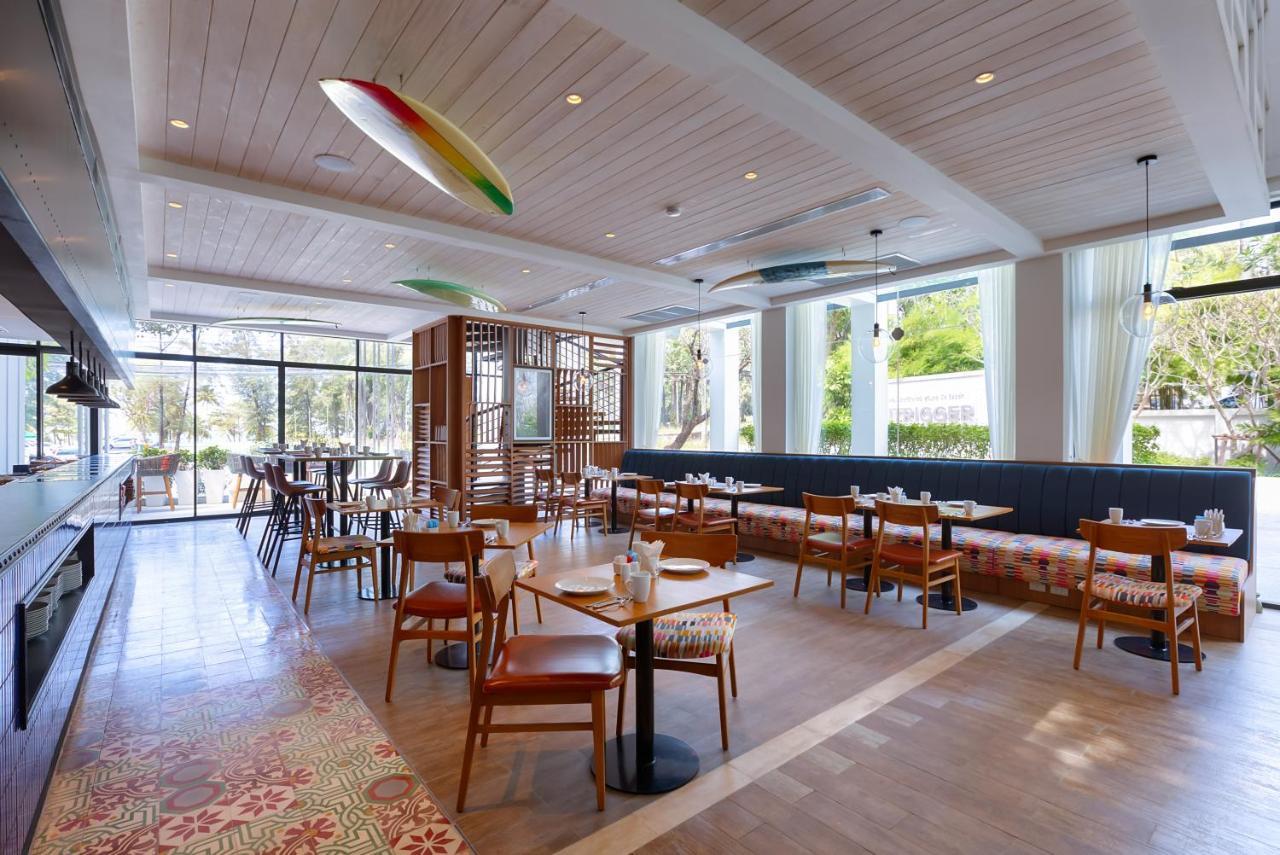 Outrigger Surin Beach Resort - Sha Extra Plus Praia de Surin Exterior foto The Beach Club