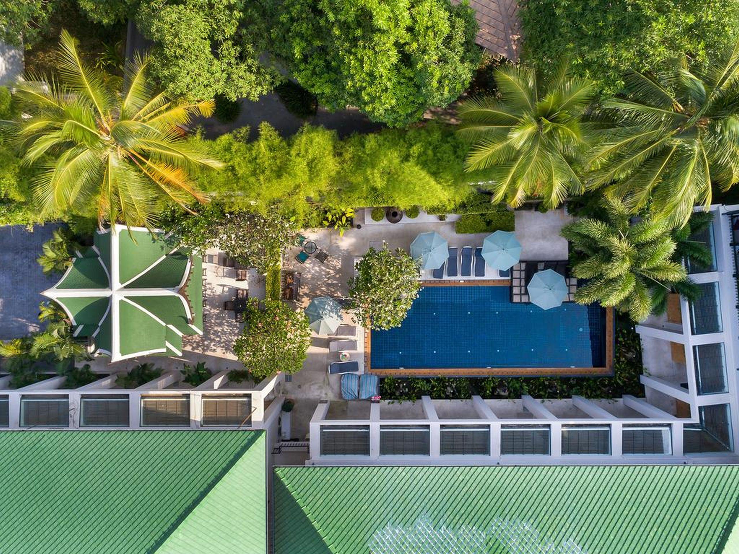 Outrigger Surin Beach Resort - Sha Extra Plus Praia de Surin Exterior foto Aerial view of the hotel