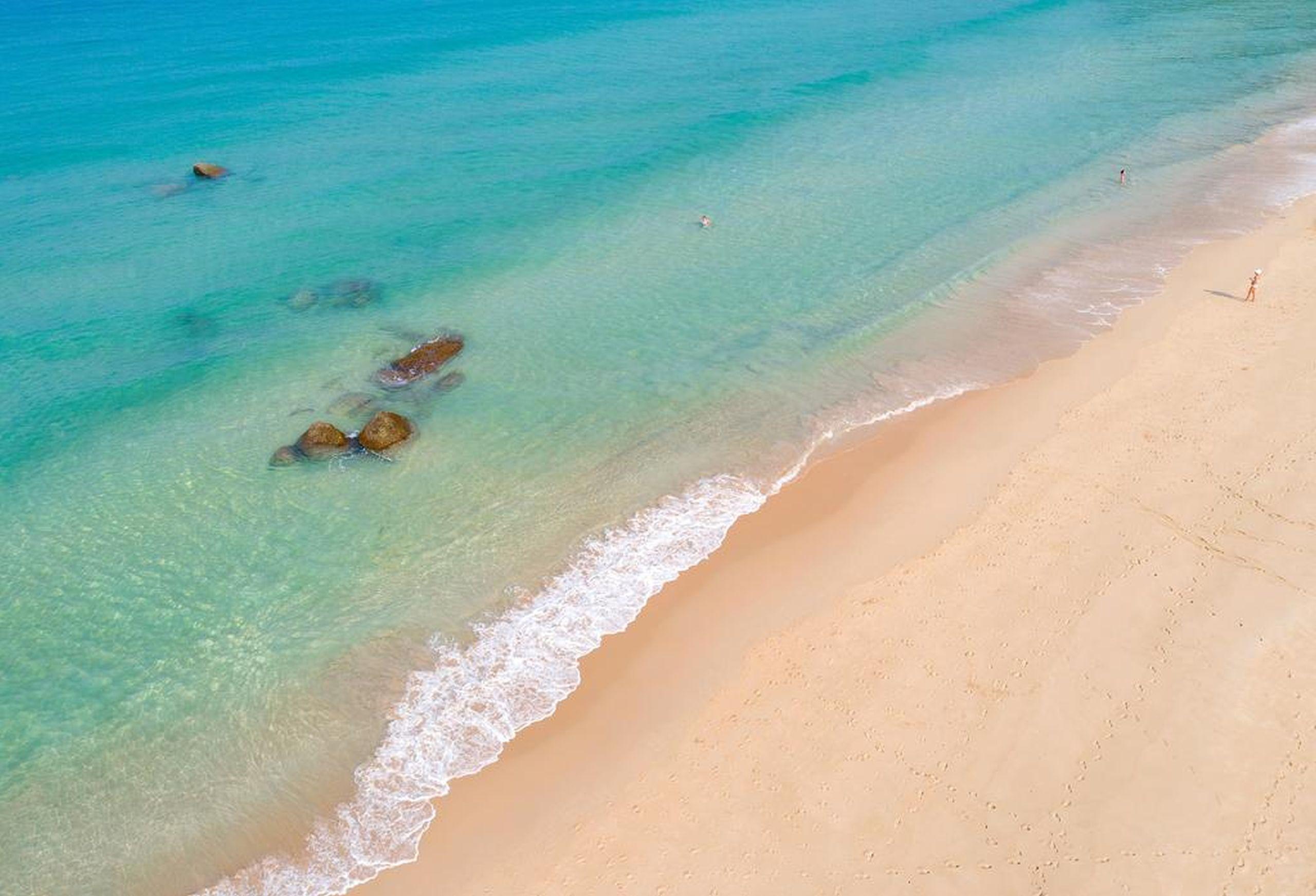 Outrigger Surin Beach Resort - Sha Extra Plus Praia de Surin Exterior foto Beach at the island of Providência