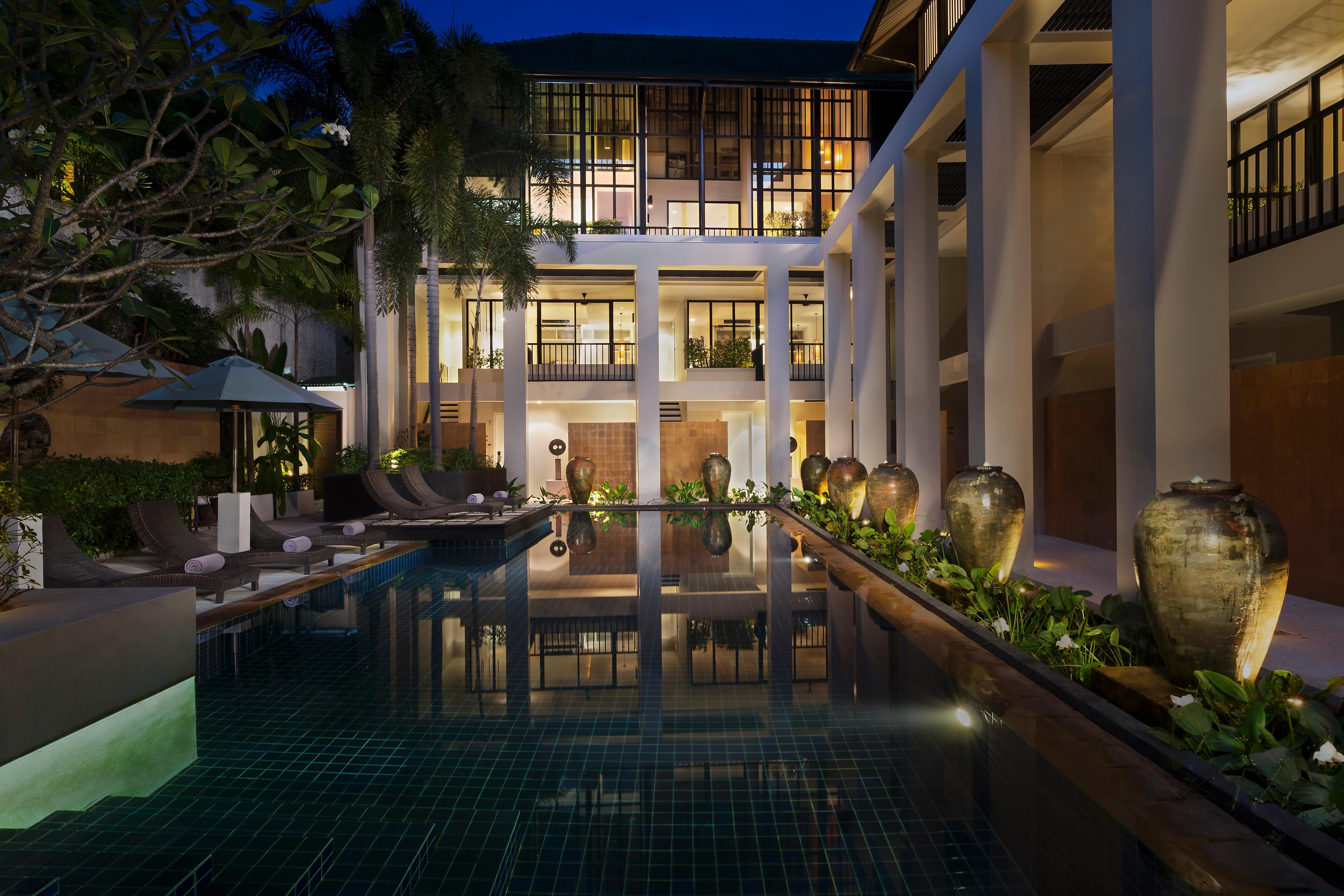Outrigger Surin Beach Resort - Sha Extra Plus Praia de Surin Exterior foto The hotel's pool
