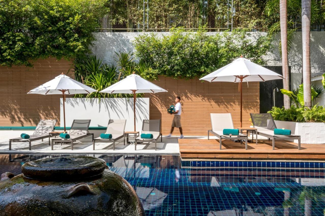 Outrigger Surin Beach Resort - Sha Extra Plus Praia de Surin Exterior foto The swimming pool at the hotel