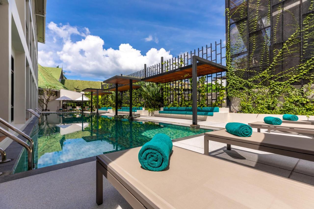 Outrigger Surin Beach Resort - Sha Extra Plus Praia de Surin Exterior foto The swimming pool at the hotel