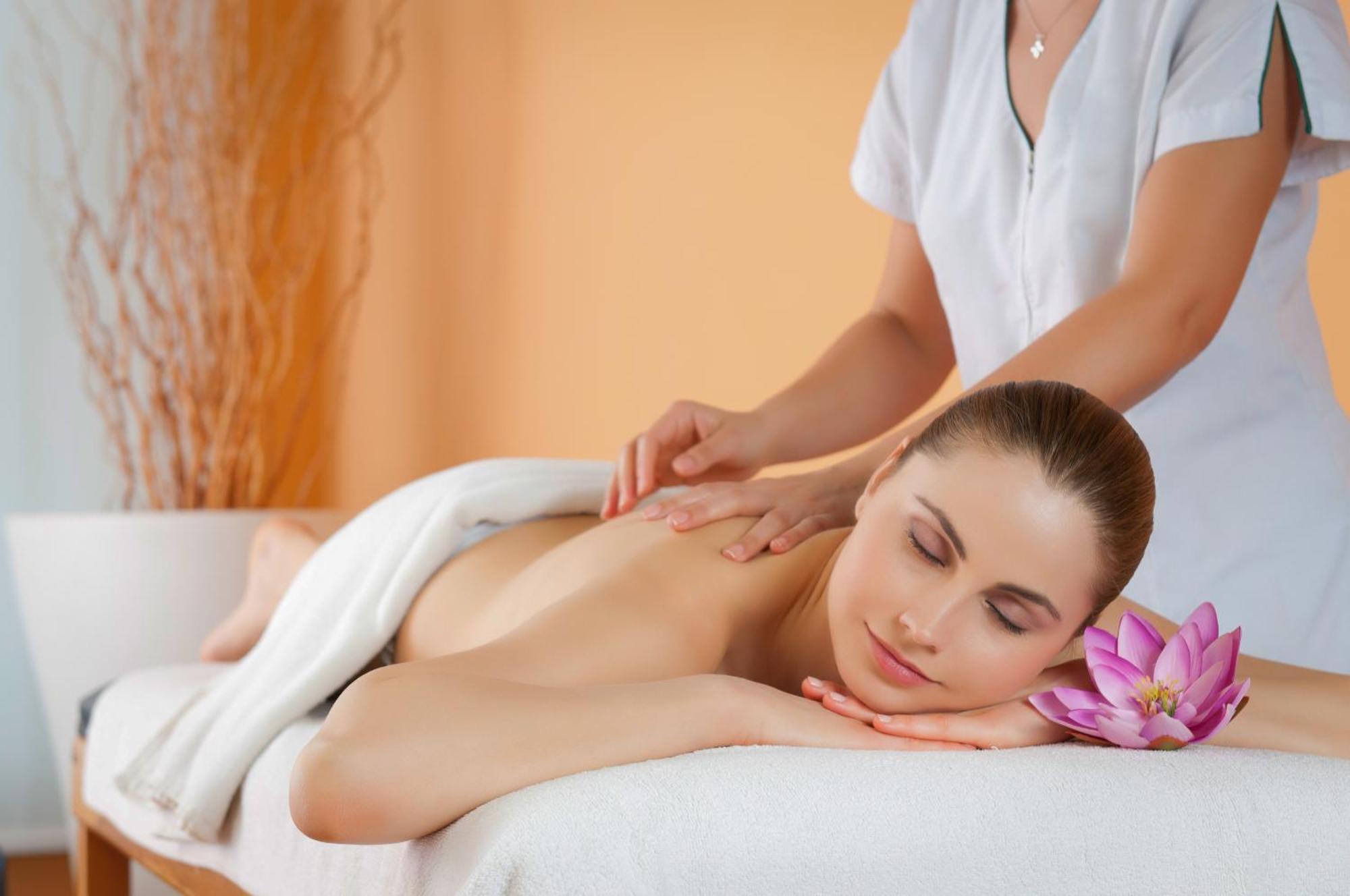 Outrigger Surin Beach Resort - Sha Extra Plus Praia de Surin Exterior foto Massage
